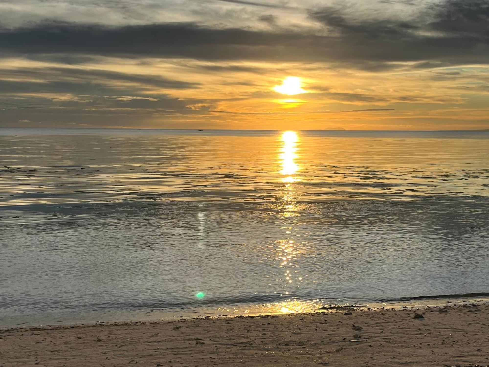 Golden Sunset Inn Đảo Đảo Siquijor Ngoại thất bức ảnh